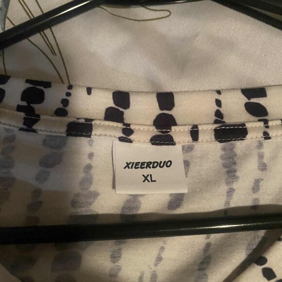 Womens blouses 5 Piece L-XL Misc bundle - Picture 15 of 16